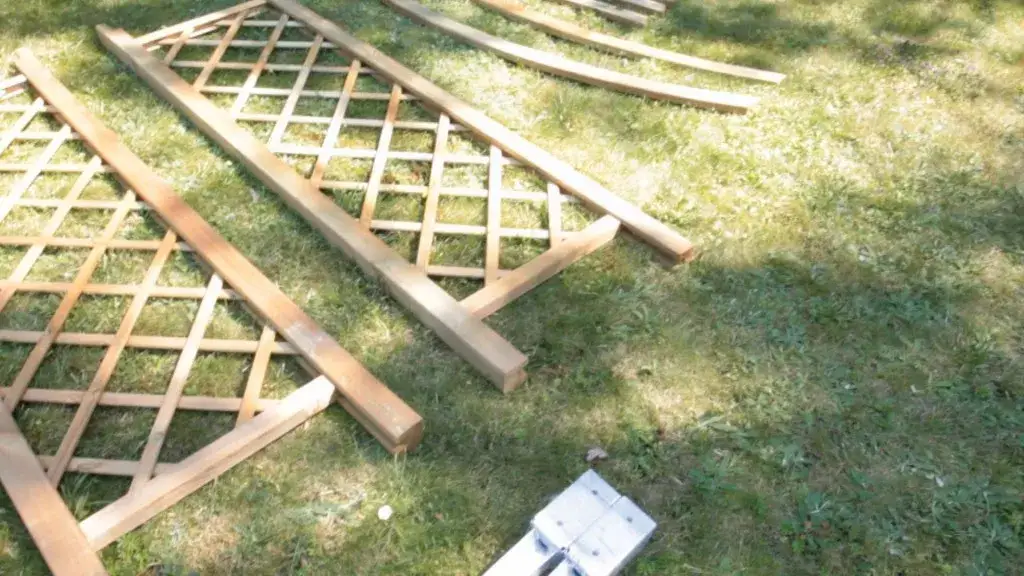 Pergola tarasowa DIY: Jak zbudować krok po kroku?