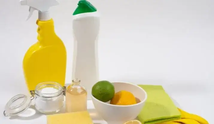 Jak usunąć zapach stęchlizny z walizki - skuteczne metody i porady