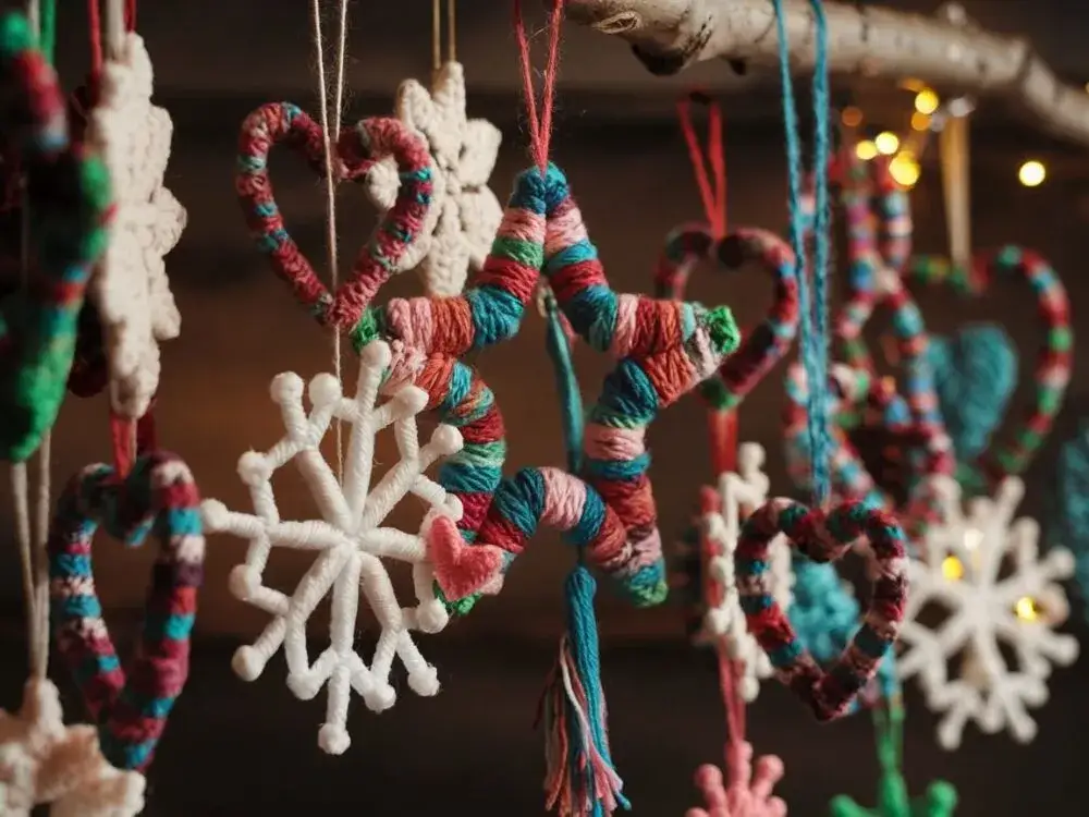 Ludowe ozdoby choinkowe DIY: Stwórz magię świąt krok po kroku