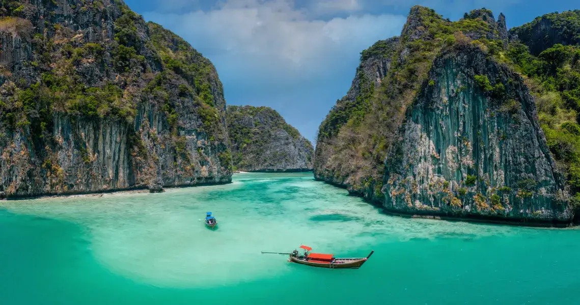 Kiedy najlepiej jechać do Tajlandii, aby uniknąć deszczu i tłumów