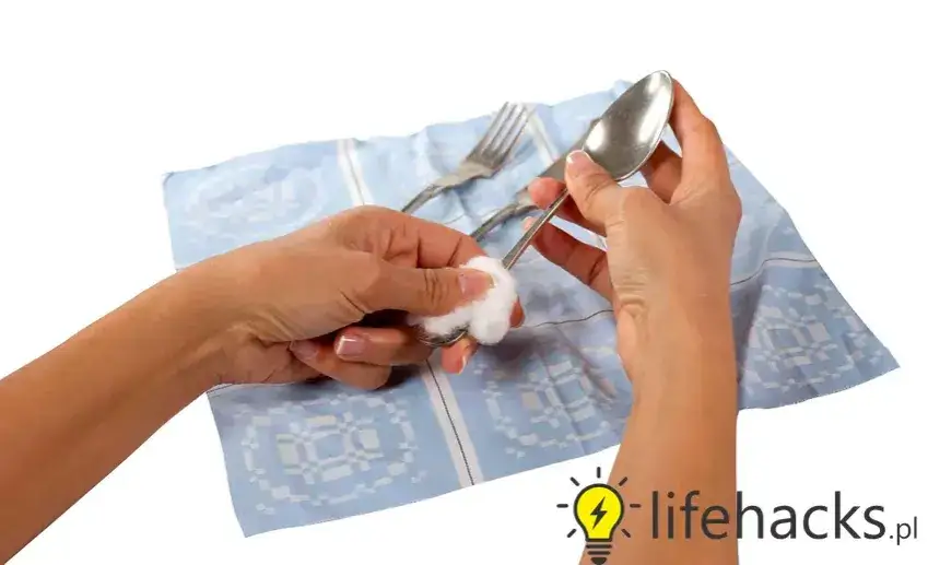 Czyszczenie srebra colą: Czy działa i czy jest bezpieczne?