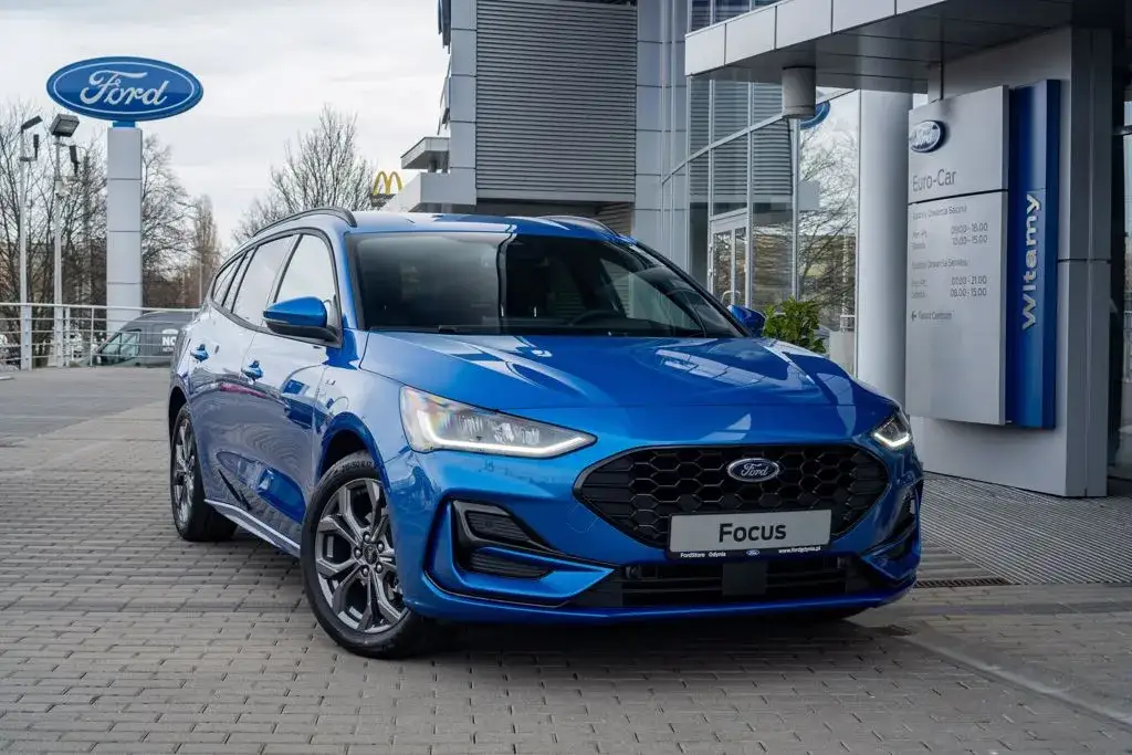 Nowy Ford Focus w salonach – co musisz wiedzieć o dostępności i cenach