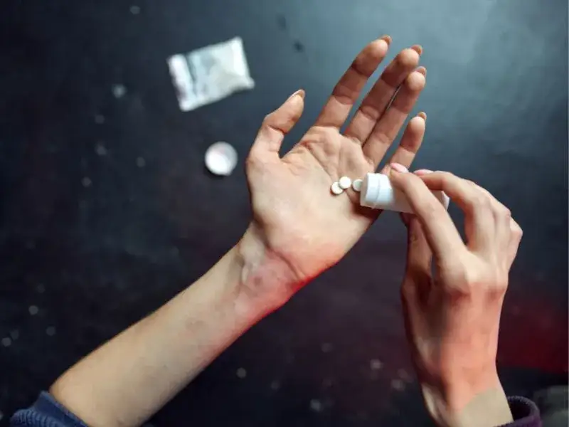 Po czym poznać, że ktoś brał amfetaminę? Objawy, które alarmują