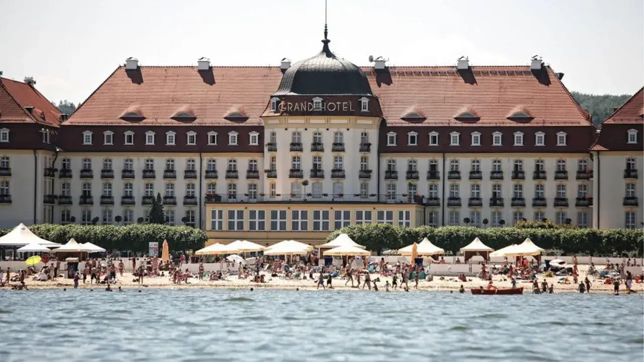 Hotel Marmur gdzie jest? Odkryj tajemnice fikcyjnego hotelu w Sopocie