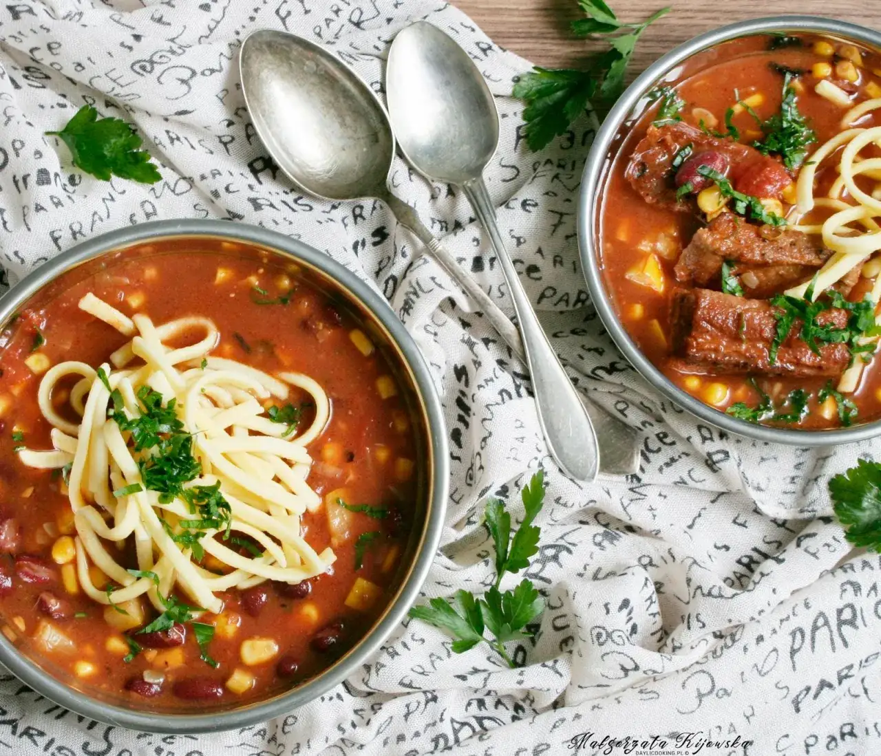 Zupy na żeberkach: przepisy na esencjonalny wywar i klasyczne dania