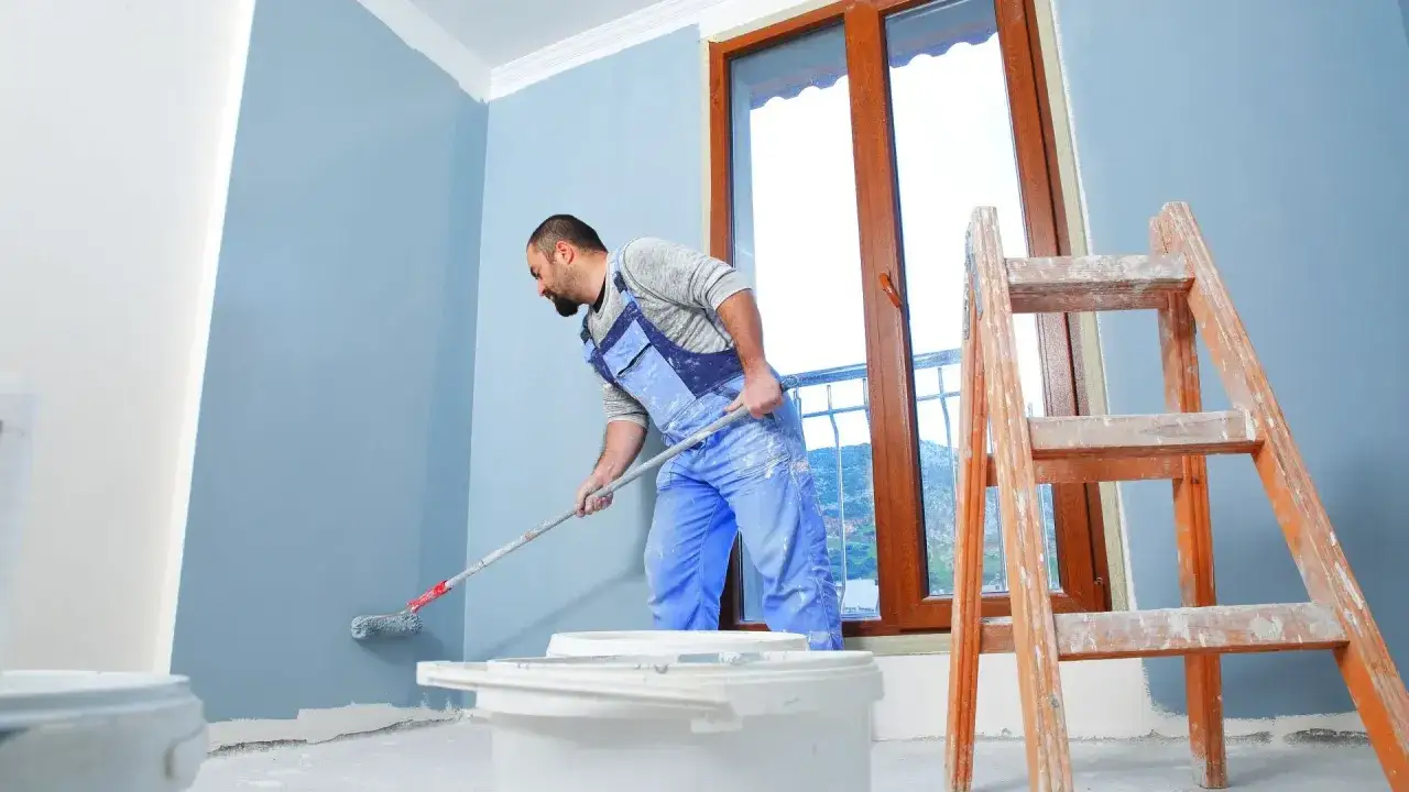 Jak prawidłowo malować ściany? Poradnik krok po kroku bez smug