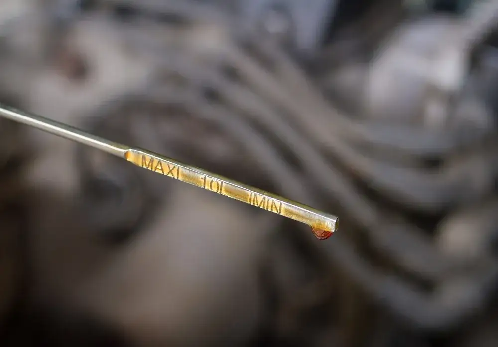 Kiedy dolewać olej do silnika, aby uniknąć kosztownych napraw