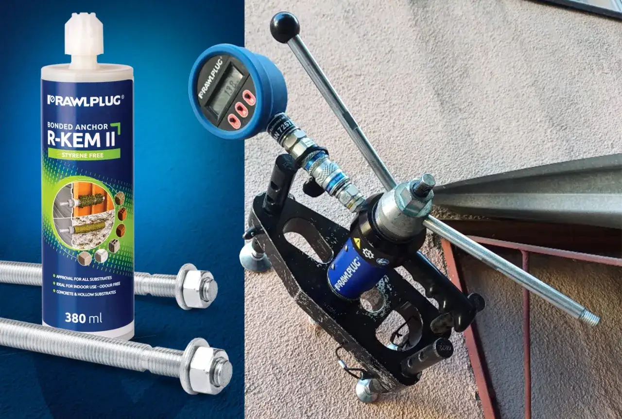 Test wytrzymałości kotwy chemicznej R-KEM II. Urządzenie z manometrem pokazuje, jak mocna jest kotwa chemiczna.