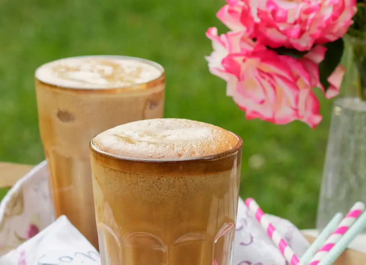 Czy kawę rozpuszczalną można zalać zimną wodą? Poznaj efekty smaku