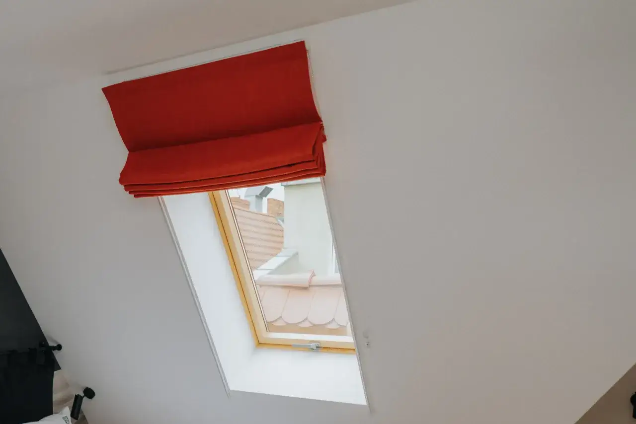 Firanki na okno dachowe: uszyj idealne! Kompletny poradnik DIY