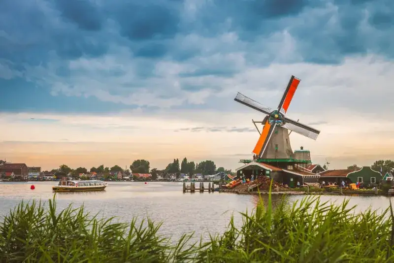 Zaanse Schans czy Kinderdijk? Który skansen z wiatrakami wybrać?