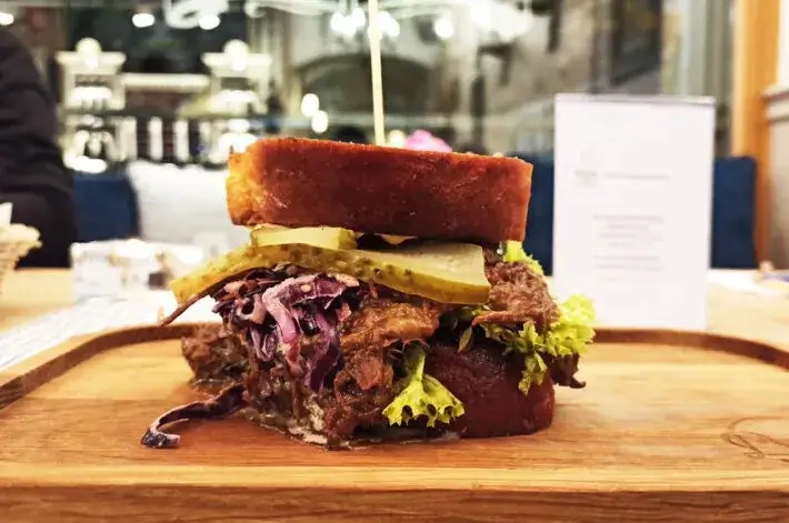 Gdzie zjeść w Żywcu? Odkryj najlepsze restauracje i smaki