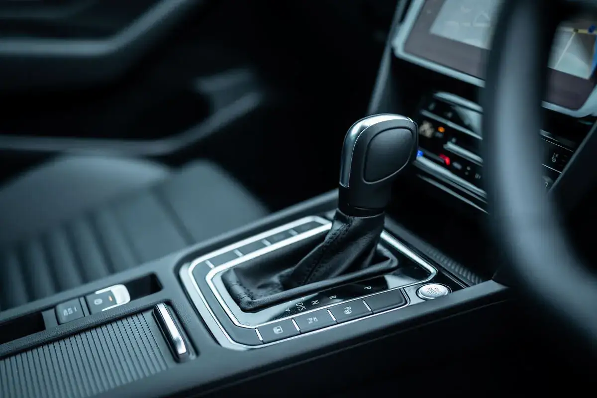 Ile kosztuje wymiana oleju w skrzyni automatycznej? Sprawdź ceny i metody