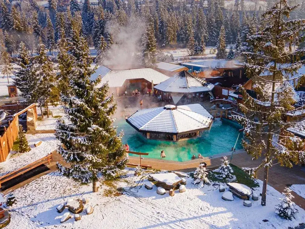 Gorący potok czy termy chochołowskie – który wybór jest lepszy?