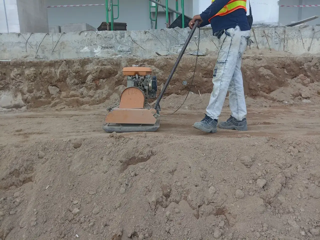 Zagęszczarki gruntu – jak wybrać odpowiedni model?