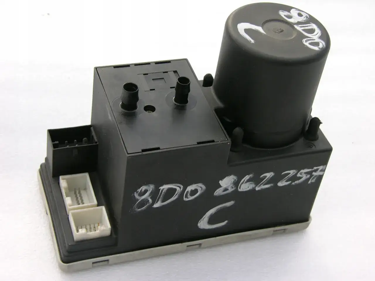 Gdzie jest pompka centralnego zamka Audi A3? Oto ważne informacje