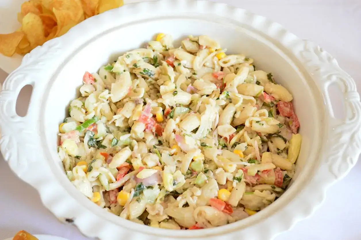 Sałatka która zaskoczy gości – wyjątkowe przepisy na imprezę