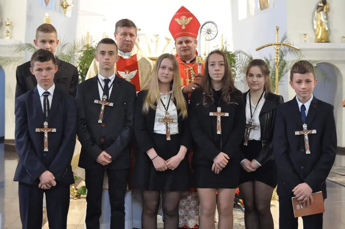 Jak ubrać dziecko na bierzmowanie: praktyczny poradnik dla rodziców