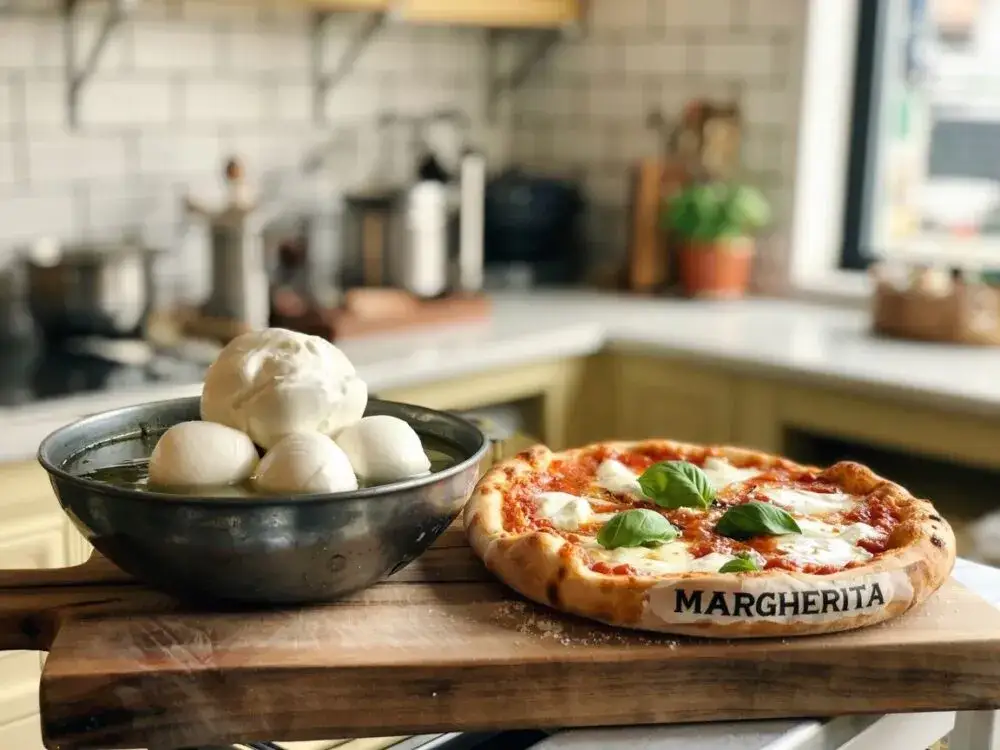 Mozzarella w zalewie na pizzę? Sekret idealnej pizzy bez wody!