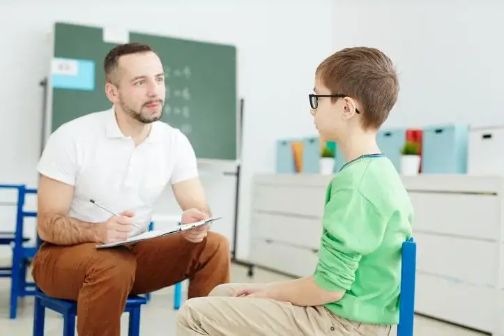 Jakie akty prawne regulujące pomoc psychologiczno-pedagogiczną mogą zaskoczyć?