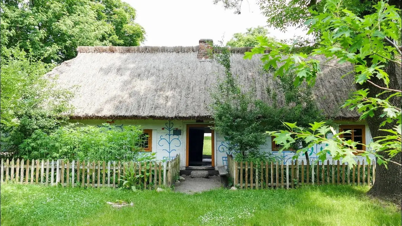 Skansen przy Muzeum w Łowiczu: co warto zobaczyć i przeżyć