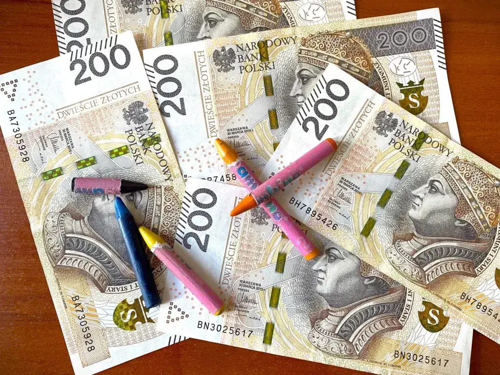 Kto wypłaca becikowe? Gdzie złożyć wniosek i jak dostać 1000 zł?