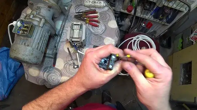 Jak bezpiecznie podłączyć silnik 3-fazowy do 230V – praktyczne porady i schematy