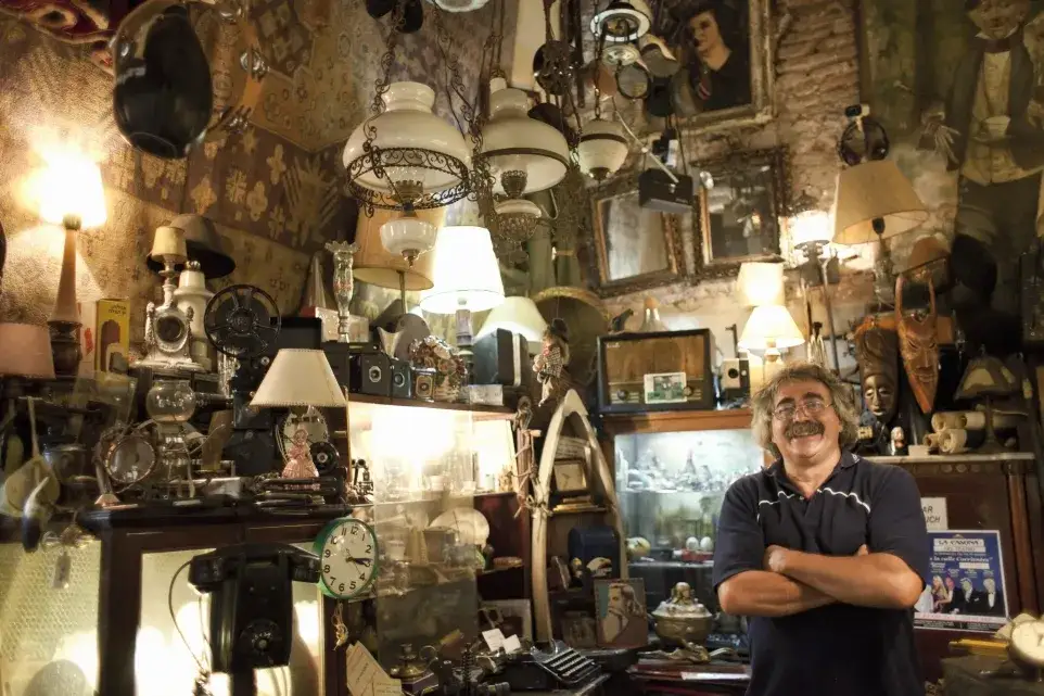 Gdzie sprzedać stare meble antyki i uniknąć strat finansowych