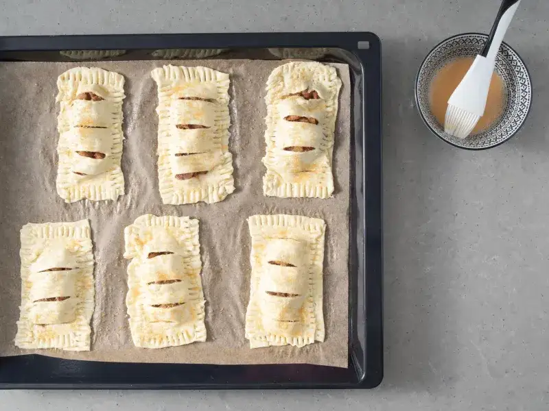 Jak zawijać ciastka z ciasta francuskiego, by uniknąć pęknięć i rozlania