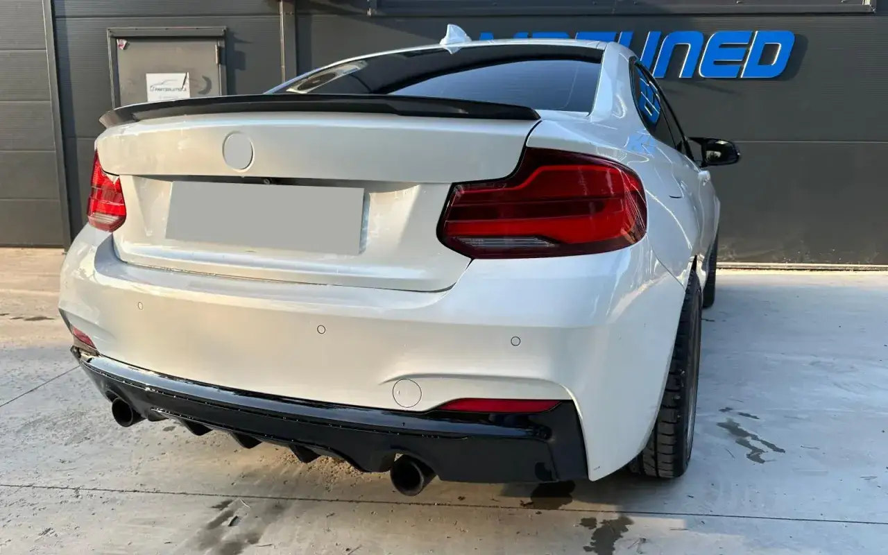 Spoiler BMW F30: Wybierz idealny! Carbon czy ABS? Montaż, style, ceny