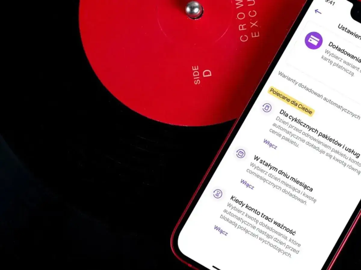 Jak doladowac konto w Play? Aplikacja pokazuje opcje automatycznego doładowania, by zawsze mieć środki na pakiet.