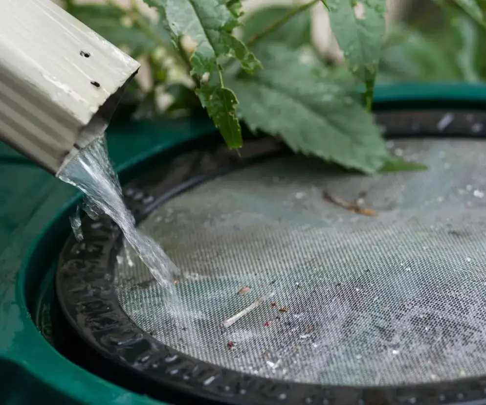 Jak obliczyć odpowiedni zbiornik na deszczówkę dla dachu 200 m2