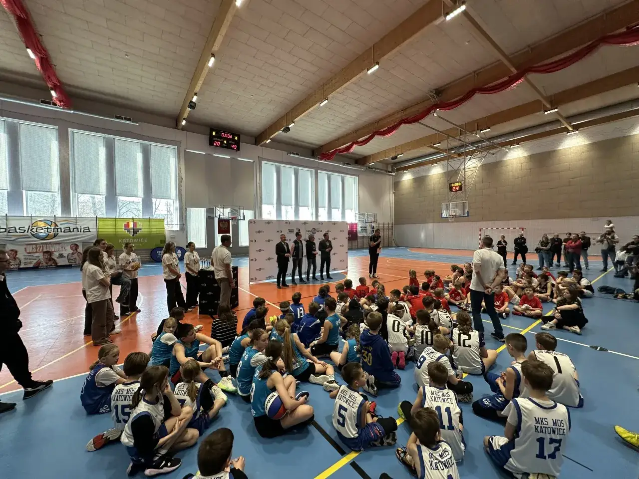 Zajęcia z koszykówki w Katowicach - najlepsze kluby i treningi dla dzieci i dorosłych