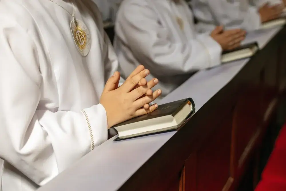 Jak długo trwa msza komunijna? Czas, który warto znać przed wydarzeniem