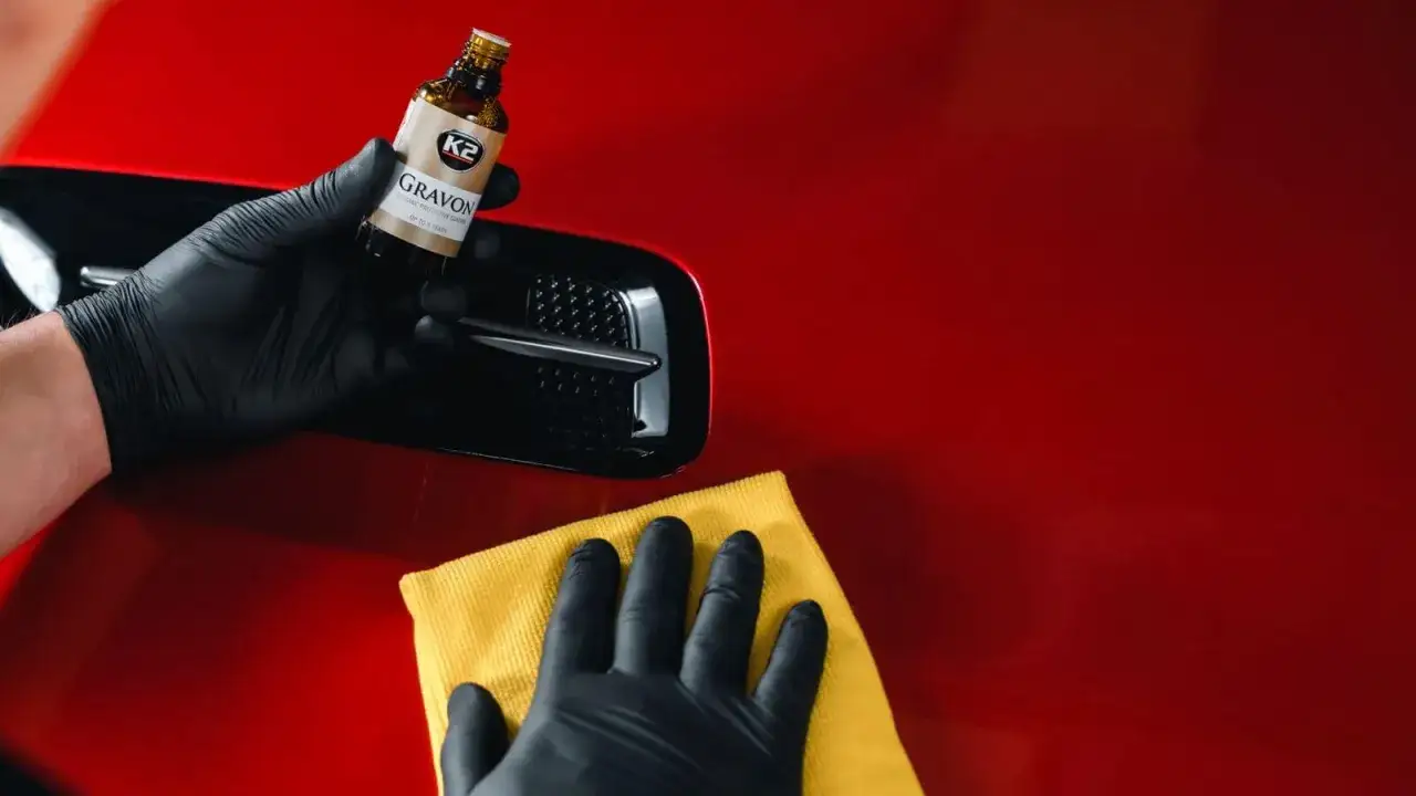 Twardy wosk do samochodu: Głębia koloru czy trwałość ceramiki?