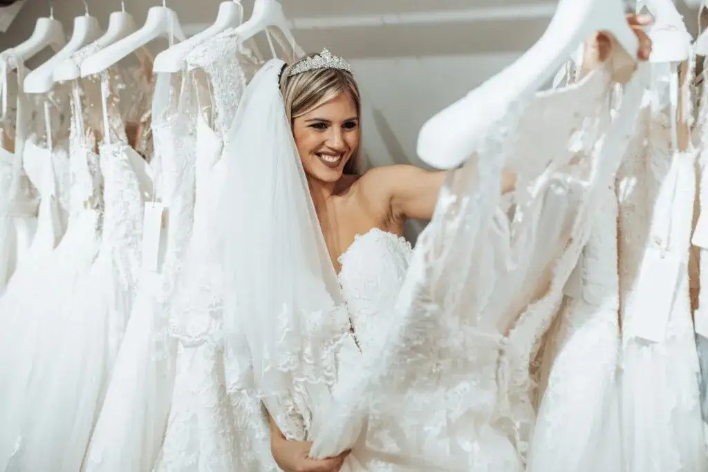 Jak wybrać suknię ślubną? Kompletny przewodnik bez stresu!