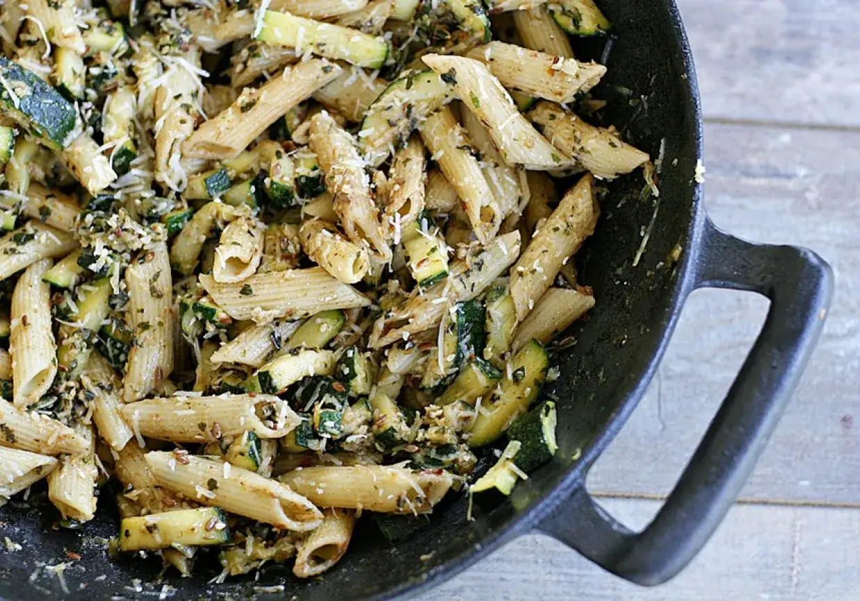 Penne z pesto bazyliowym – szybki przepis na pyszne danie wegetariańskie