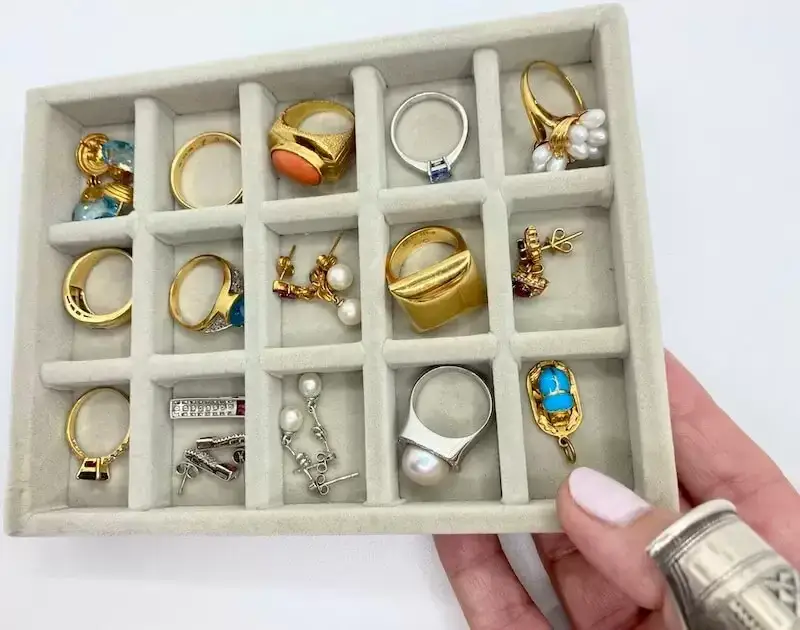 Jak przechowywać biżuterię? Porady eksperta, by lśniła latami!