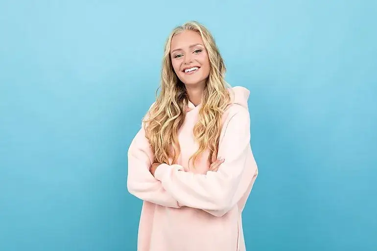 Jak nosić bluzy oversize, by wyglądać stylowo i czuć się komfortowo