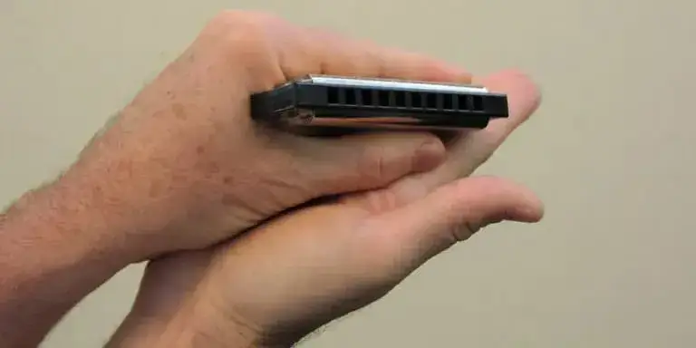 Jak zagrać na harmonijce - proste techniki dla początkujących