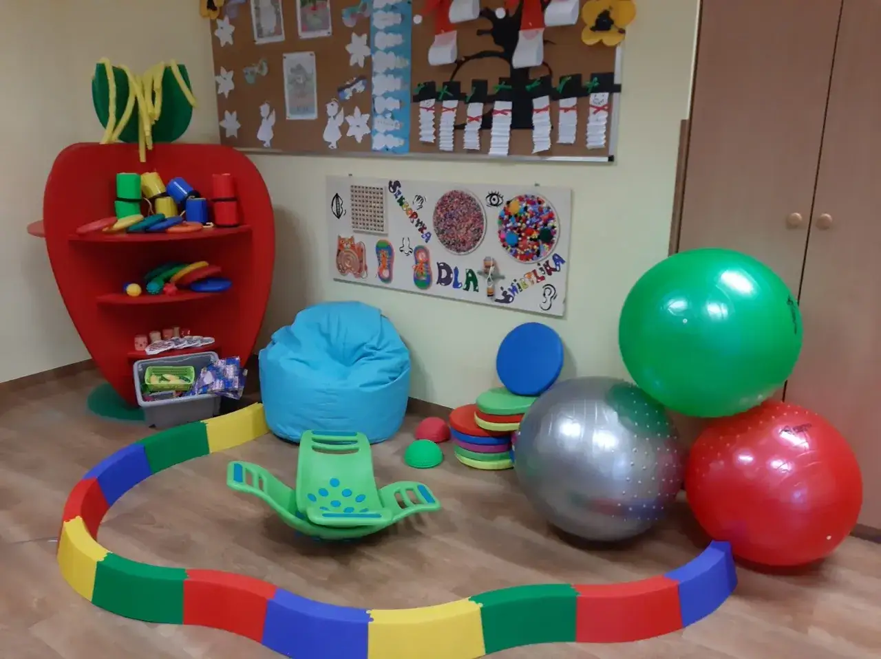 Kącik sensoryczny: jak wspierać dzieci z zaburzeniami sensorycznymi