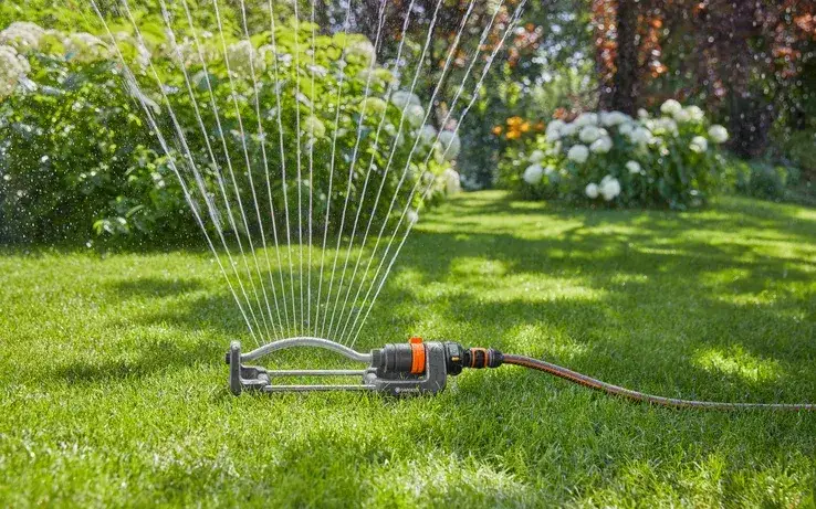 Jak rozebrać zraszacz wahadłowy i naprawić najczęstsze usterki