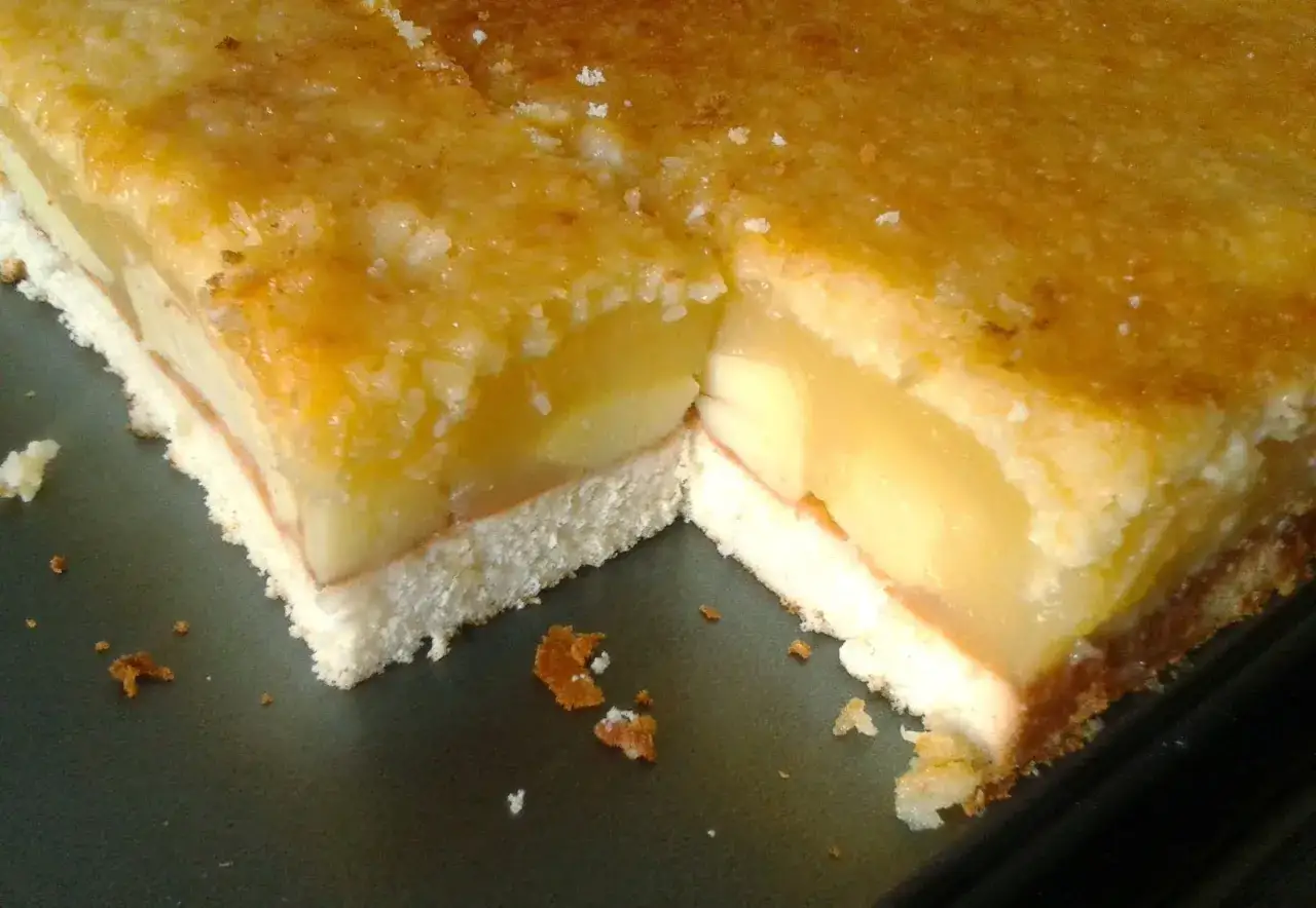 Przepis na ciasto jabłecznik z wiórkami kokosowymi, które zachwyca