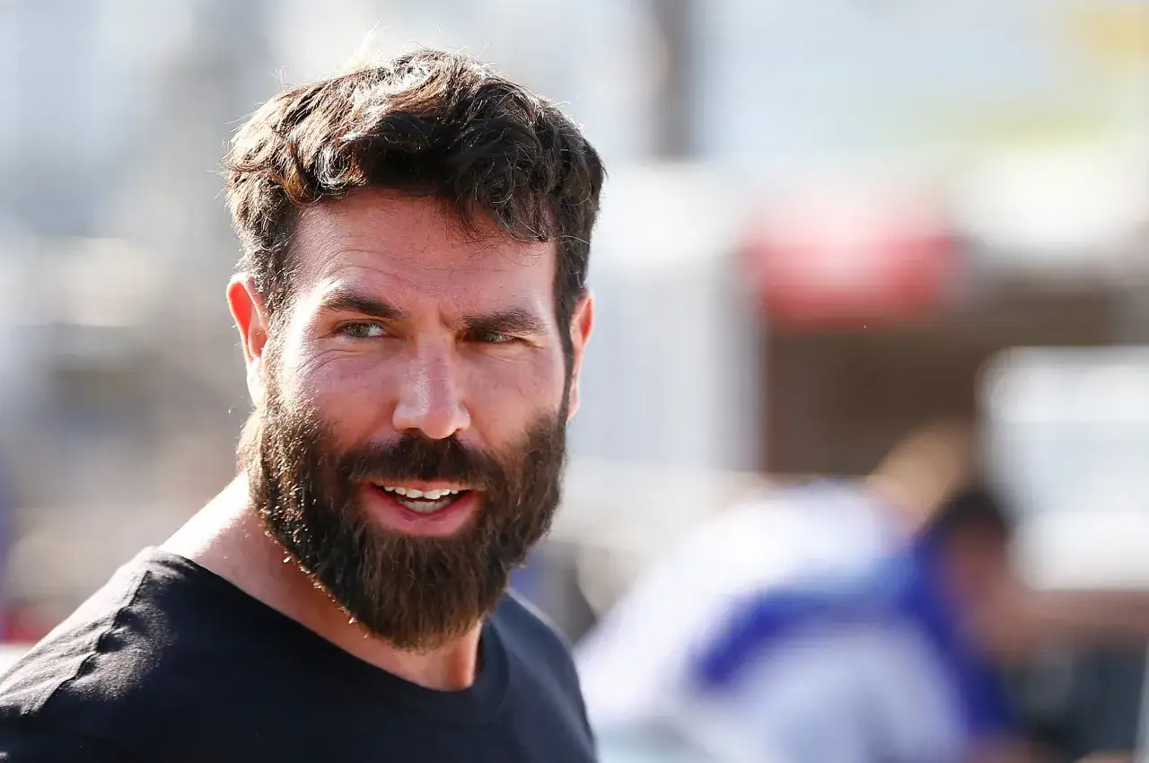 Kim naprawdę jest Dan Bilzerian: kontrowersyjny milioner z internetu