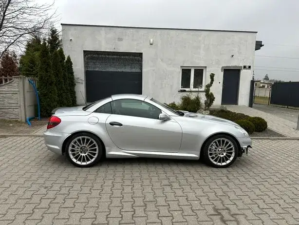 Mercedes-Benz SLK - poznaj jego wyjątkowe cechy i oferty używanych modeli