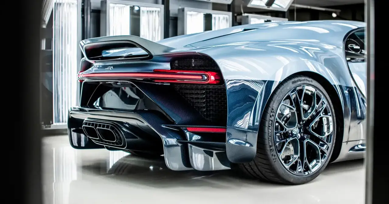 Bugatti Chiron: 0-100 km/h w 2,5s! Jak to możliwe?