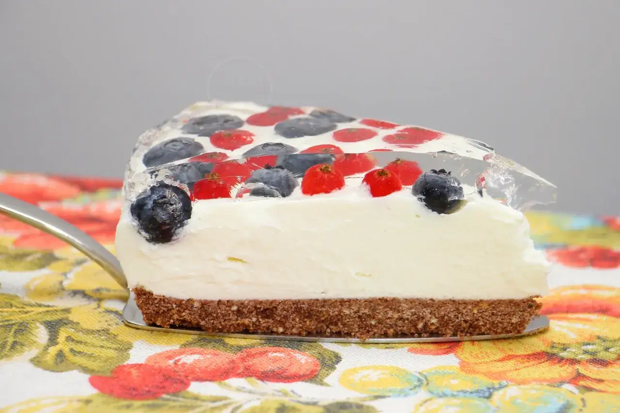 Grudki w serniku? Jak hartować żelatynę i mieć gładki deser