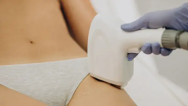 Jak przygotować się do depilacji laserowej bikini, aby uniknąć bólu i podrażnień