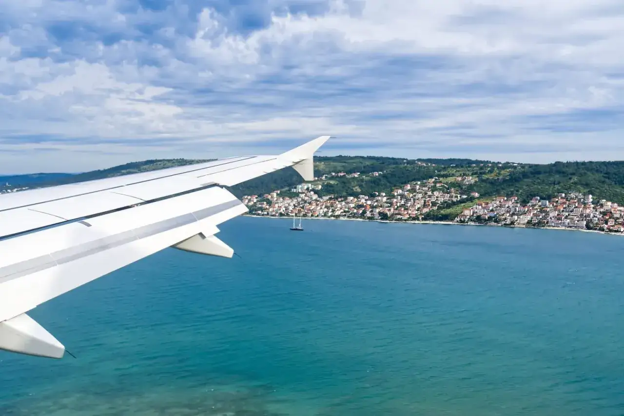 Ile trwa lot do Chorwacji? Odkryj czas podróży z Polski