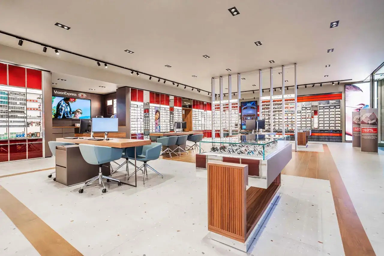 Optyk w Vision Express: Zarobki (4500-9000 zł), premie, kariera